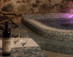 Tobula nakvynė dviem su romantiška vakariene, saunos ir sūkurinės vonios malonumais bei staigmenomis 4* viešbutyje Atrium!